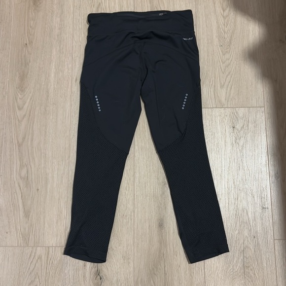 Nike Capri Dri-Fit Leggingsgs - Picture 2 of 3